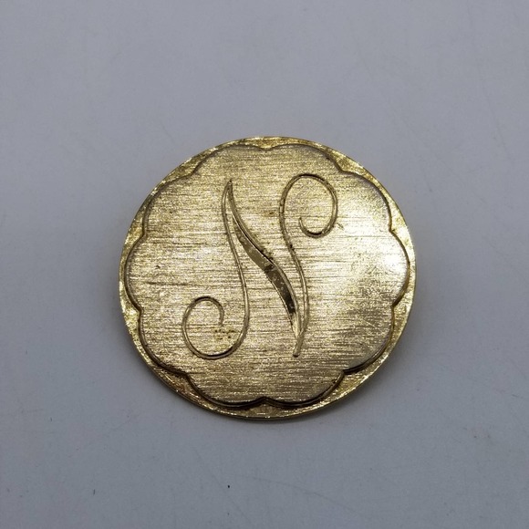 Vintage Goldtone Engraved N Initial Brooch Pin - Picture 3 of 5